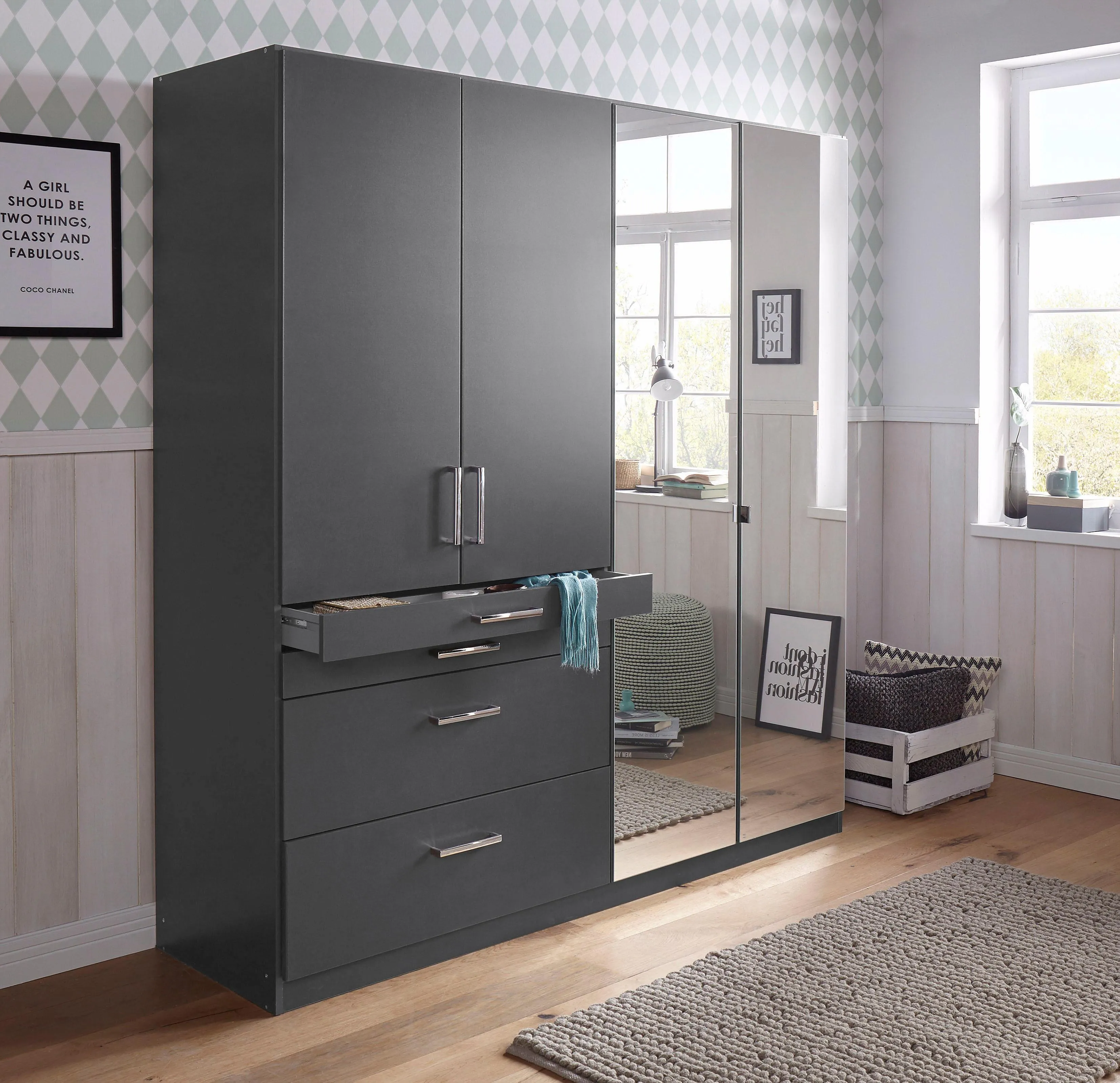 rauch Kleiderschrank »Harburg Bestseller im Schlafzimmer«, Schlafzimmerschrank Schrank Garderobe mit Spiegel rauch graumetallic