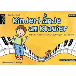 Kinderhände am Klavier