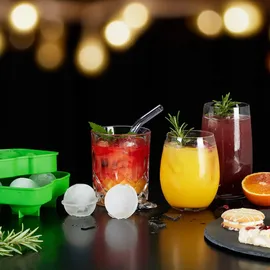 Relaxdays Eiswürfelform, 2er Set, wiederverwendbar, aus Silikon, 4,5 cm Kugeln, 4 einzelne Eiskugeln, Eisgießform, grün