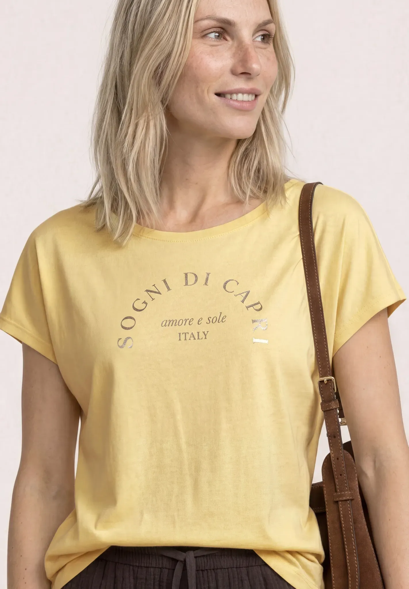 Shirttop STREET ONE, Damen, Gr. 44, soft gelb, Jersey, Obermaterial: 50% Baumwolle, 50% Modal, Glitzermuster, bedruckt, normal hüftbedeckend, Rundhals, abgesteppte Kante, Tops Shirttop, Sommershirt mit Wording Artwork