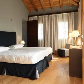 Artemide Melampo Terra, bronze