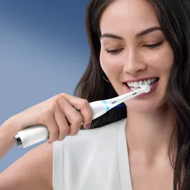 Oral-B iO Series 8 white alabaster