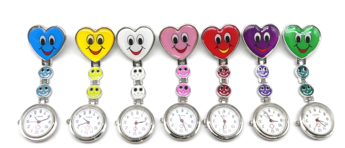 Lancardo Krankenschwester-Uhrenset 7-teilig Clip Pflege Lächeln Herz Gesicht ...
