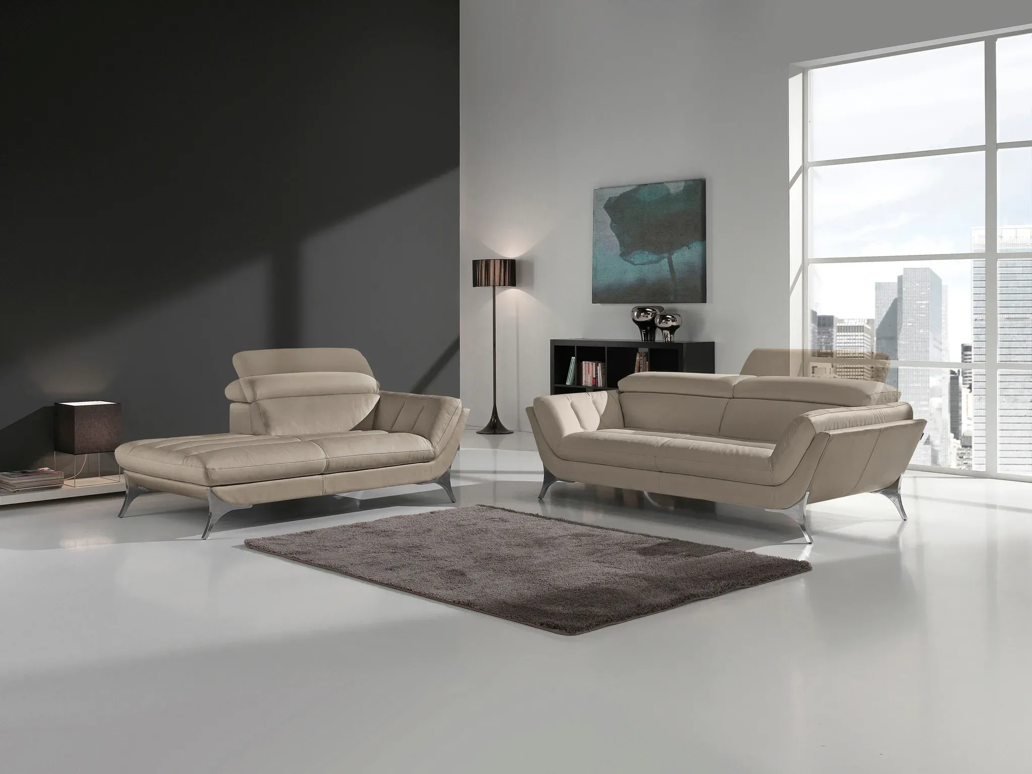 Polstergarnitur EGOITALIANO "Sueli", grau (taupe,), B:180cm T:110cm, Leder »BULL« (echtes Rindsleder). Geschliffenes, pigmentiertes und behandeltes Rindsleder mit einer Dicke von 1, 3-1, 5 mm. Dieses Leder zeigt eine ziemlich weiche Hand mit einem halb undurchsichtigen Aussehen. Es handelt sich um ein geschütztes Leder. Eine leichte Deckschicht schützt sie vor Flecken, ohne ihre ursprünglichen Eigenschaften zu verändern. Die geschützten Leder kombinieren die Vorteile von Natürlichkeit und Weichheit mit einer guten Beständigkeit gegen Verschleiß und Ausbleichen. Das Vorhandensein der charakteristischen Zeichen, die das Leben des Tieres bestimmen, wie Narben, Körnungsunterschiede, Falten, Adern, Disharmonien in Farbtönen, beweisen ihre absolute Echtheit und großen Wert., Sitzmöbel-Sets, bestehend aus Sofa und Recamiere, Kopfteilverstellung, Bezug Leder