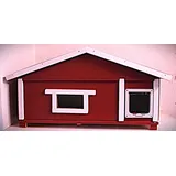 Katzenhaus  mit  Fenster und Katzenklappe outdoor isoliert