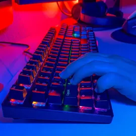 EAXUS Eaxus® Mechanische Gaming Tastatur - LED Gaming Keyboard mit Makrotasten & Blue Switches, USB 1000 Hz Pollingrate, QWERTZ, Schwarz