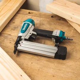 Makita Druckluftnagler AF506