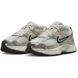 Nike V5 RNR Sneaker Damen summit white/lt orewood brn-sail-black 35.5