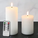 Eywamage Weiß Gerippte Flammenlose Säulenkerzen mit Fernbedienung, Flackernde Flach Top Batterie LED Kerzen 2er-Pack