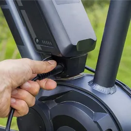 Qoltec Akkuladegerät für E-Bike 36V | 42V | 2A | 5.5*2.5