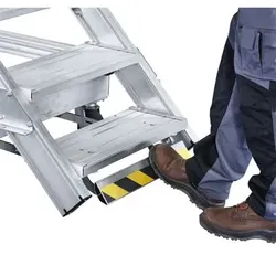 Treppe 15 Stufen, 45°, Stufenbreite 600mm, beidseitiger Handlauf
