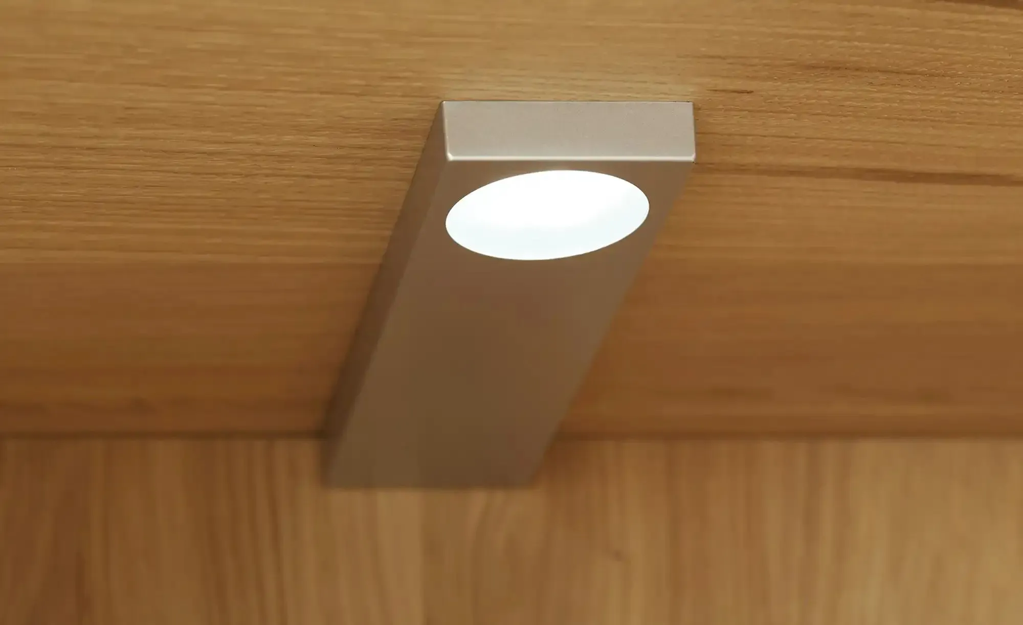 Wohnwert LED-Beleuchtung  Media Design ¦ silber