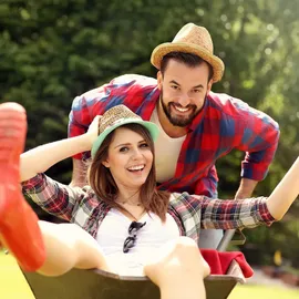 Relaxdays Beetzaun aus wetterfestem Kunststoff, 30cm hoch, schöner Dekozaun, mit Erdspießen, 6-teiliges Set, 4m, weiß