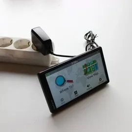 caseroxx Ladegerät Reiselader für Garmin DriveSmart 55 & Digital Traffic, hochwertiges Ladegerät mit Netzteil zum Aufladen (Flexibles, stabiles Kabel in schwarz)