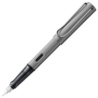 LAMY AL-star leichter Füllhalter 026 aus Aluminium in graphite mit ergonomischem Griff und polierter Stahlfeder Stichbreite B, inkl. Tintenpatrone LAMY T 10 blau