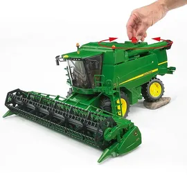 Bruder 02132 - John Deere Mähdrescher T670i  1:16
