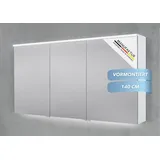 Intarbad Badezimmerspiegelschrank 3-türiger Spiegelschrank mit MULTI LED Beleuchtung, stufenlos dimmbar (Doppelspiegeltüren, Holz-/ Lackdekore, Maße von 90 bis 180 cm wählbar, Höhe 71,8 cm, Glasfachböden, Magnetleiste & Kosmetikspiegel Ø 12 cm) Vormontierte Lieferung, Floatglas, 160 kg Traglast, Made in Germany weiß 140 cm x 71,8 cm x 13,5 cm