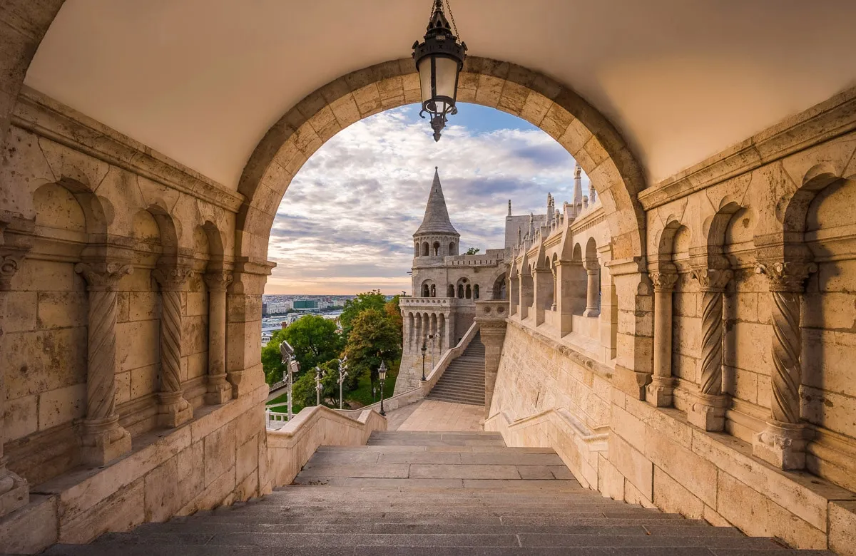 Fototapete PAPERMOON "Fischerbastei Budapest Ungarn", bunt, B:5,00m L:2,80m, Vlies, Tapeten