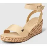 Lederwedges mit Logo-Applikation, Beige, 40