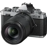 Nikon Z fc Kit Z DX 18-140mm 1:3.5-6.3 VR (20.9 MP, OLED-Sucher mit 2.36 Millionen Bildpunkten, 11 Bilder pro Sekunde, Hybrid AF mit Fokus-Assistent, ISO 100-51.200, 4K UHD-Video)