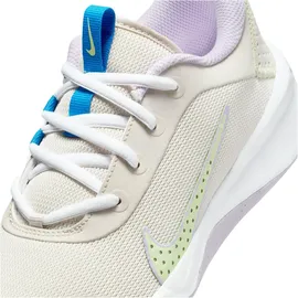 Nike OMNI MULTI-COURT (GS), LT OREWOOD BRN/BARELY volt/lilac bloom 38.5