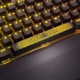 Corsair K70 MAX RGB Tastatur Schwarz
