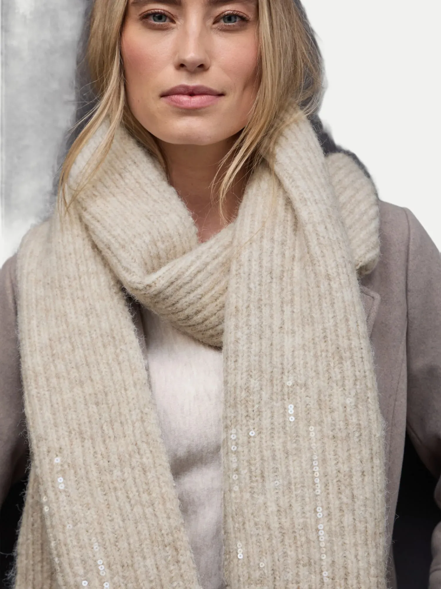 Schal mit Pailletten Beige
