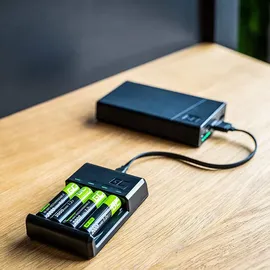 Green Cell VitalCharger + 4X AA 2000mAh für NI-MH AA AAA R6 R03 Mignon Akku. Mit Micro USB USB-C. 4-Kanal-Ladesystem - lädt ab 1 bis 4 AA oder AAA, LED-Signalisierung