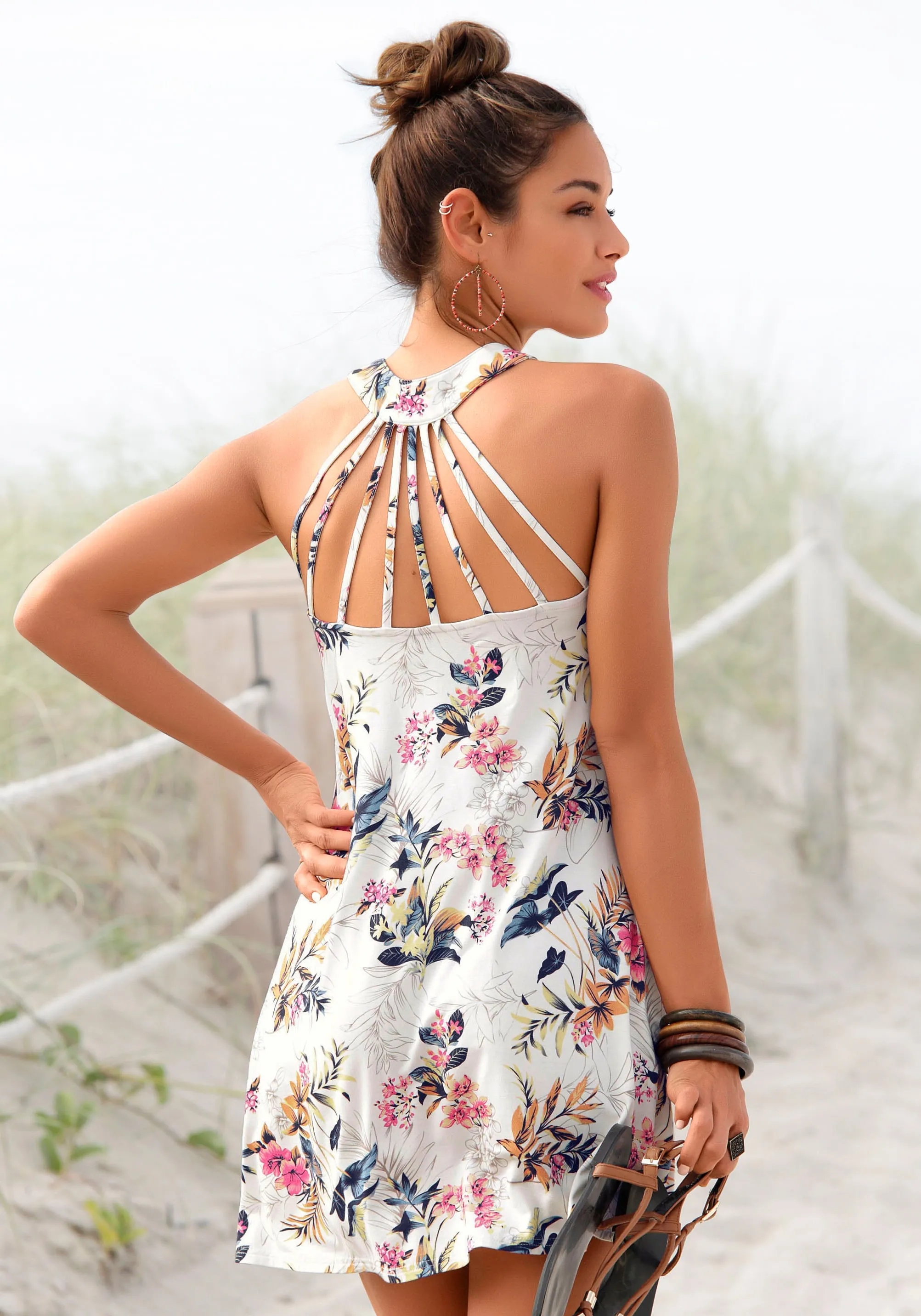 Strandkleid S.OLIVER Gr. 42, N-Gr, bunt (weiß, bedruckt) Damen Kleider Strandkleider mit besonderem Trägerdesign, Minikleid Blumendruck, Sommerkleid