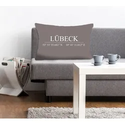 Dekokissen QUEENCE "Lübeck", grau (grau, bedruckt), B:40cm L:60cm, Polyester, Dekokissen_Sitzkissen_Kissenhüllen, Kissenhülle,Türkiser Hintergrund,Lübeck Schriftzug,Koordinaten