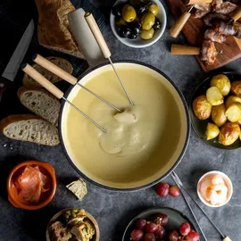 BBQ-Toro Gusseisen Fondue Set für 6 Personen, 2 L, emailliert, mit Brenner und Gabeln -