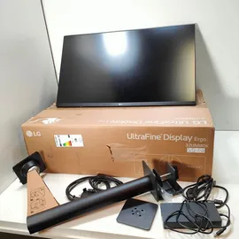 LG UltraFine 32UN880-B 32"