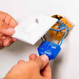 Shelly Plus 1 | Wlan & Bluetooth Smart Relais Schalter - 16A | Trockenkontakt | Lichtschalter | Hausautomation | Kompatibel mit Alexa & Google Home | iOS Android App | Kein Hub erforderlich