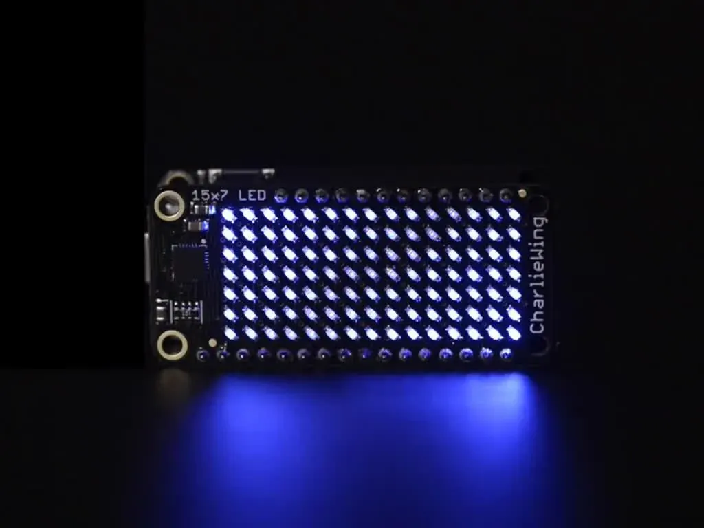 Adafruit 15x7 CharliePlex LED Matrix Display FeatherWing - Blau
