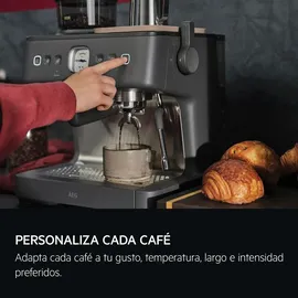 AEG EC8-1-8BP Black Pearl mit Milchaufschäumer und Mahlwerk