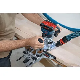 Bosch GKF 18V-8 Akku-Kantenfräse mit Spannzange, Parallelanschlag, 2x Saugadapter, Spanschutz