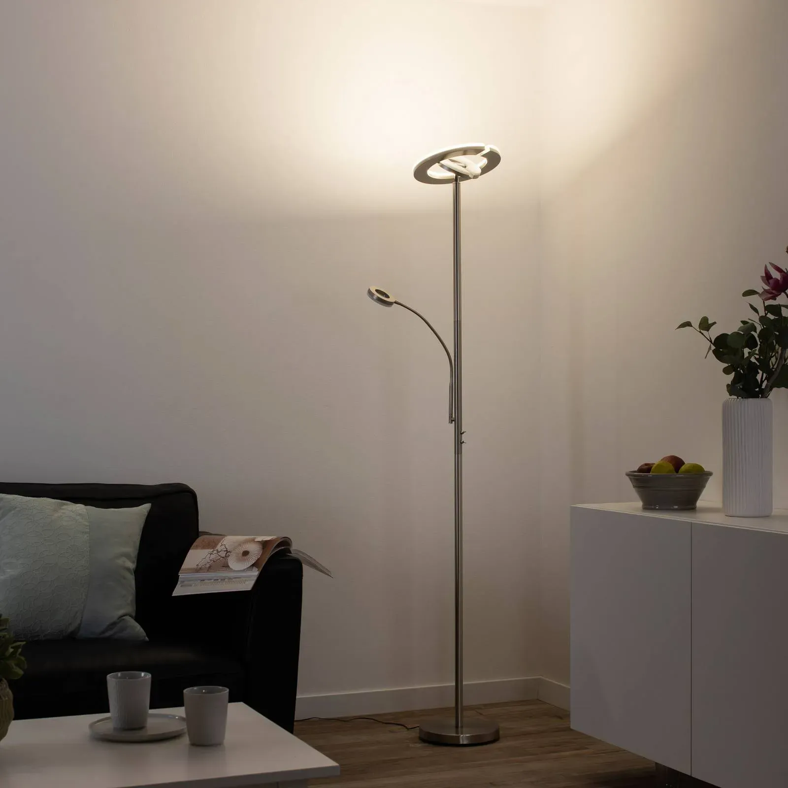 LOLA Smart LED-Deckenfluter LOLAsmart Rocco mit Lesearm Rocco, dimmbar, alu / grau / zink, für Wohn- / Esszimmer, Metall, Modern, Smarte Stehlampe - 60 cm - 56.5 cm - 195 cm
