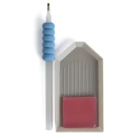 DIAMOND DOTZ® DDA.077 Diamond Painting Zubehörset 3 teilig mit Antirutsch-Stylus Schale Wachs