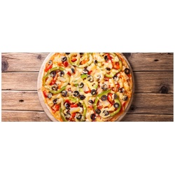 Wallario Glasbild, Italienische Pizza mit Peperoni, Oliven. Paprika und Käse, in verschiedenen Ausführungen gelb