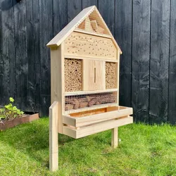 Selbststehendes Insektenhotel Pflanzenoase