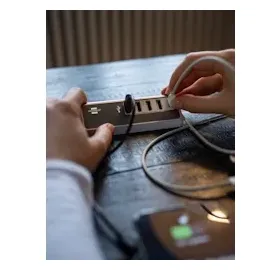 Brennenstuhl 1508230 Ladegerät für Mobilgeräte Edelstahl, Weiß