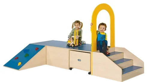 Podestanlage 11, 3teilig, mit Bogendurchgang und Linoleum-Deckplatten