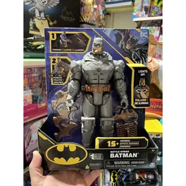 Spin Master Batman 30cm Deluxe - Actionfigur mit Schlag- und Wurffunktion
