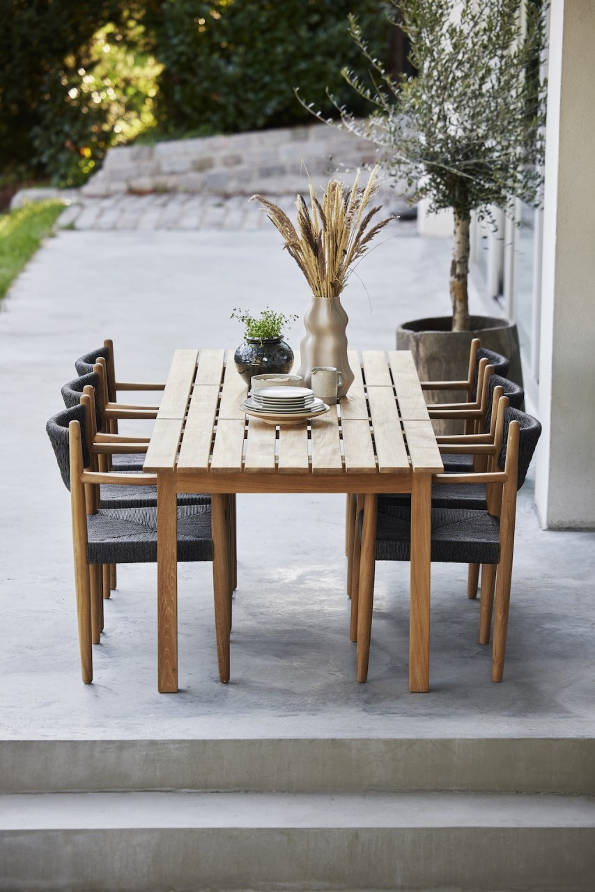 Cane-line Set Grace, Royal - Das Set besteht aus: 1 x Tisch Grace 240 x 100 cm, 6 x Sessel Royal.