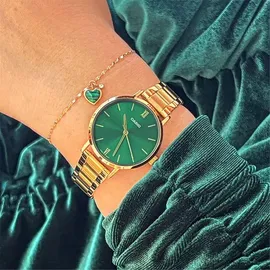 Casio COLLECTION Damenuhr (Ø 30 mm) - Grün/Gold