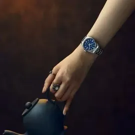 Casio Armbanduhr in Unisexgröße Quarz Edelstahl/Blau