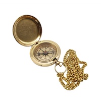 Linoows Dekoobjekt Sprungdeckel Kompass mit Uhrenkette, Nadelkompass, Taschenuhren Nadelkompass aus poliertem Messing goldfarben