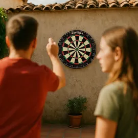 Tectake tectake® Dartscheibe aus robustem Sisal mit ultradünnem Draht, extra breiter Fangring, Zubehör aus Anspitzer, 16 Flight-Schützern und Startlinie