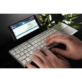 MediaRange kompakte Funk-Tastatur mit 63 Tasten und Touchpad, silber,