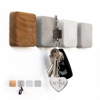 BETOLZ® Design Schlüsselhalter Magnetisch aus Beton & Holz [‎7,5 x 7,5 x 2,5cm] Alternative zum Schlüsselbrett ohne Bohren/Schlüsselaufbewahrung zum Kleben - 4er Set